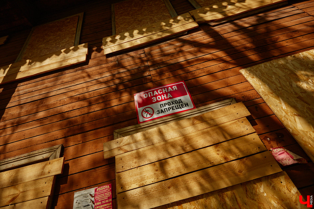 В скором времени город лишится сразу пяти домов. У многих из них довольно внушительная история, которая канет в Лету вместе со своими деревянными и кирпичными хранителями. Что же пустят под ковш в ближайшие месяцы, выяснил «Ключ-Медиа».