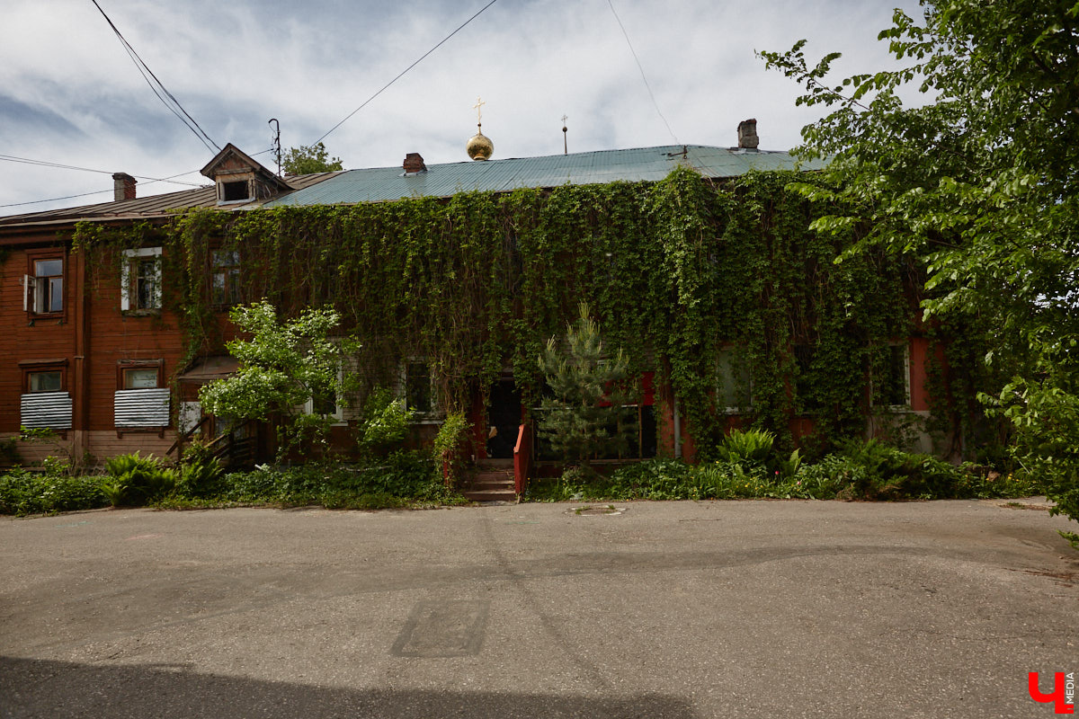 В скором времени город лишится сразу пяти домов. У многих из них довольно внушительная история, которая канет в Лету вместе со своими деревянными и кирпичными хранителями. Что же пустят под ковш в ближайшие месяцы, выяснил «Ключ-Медиа».