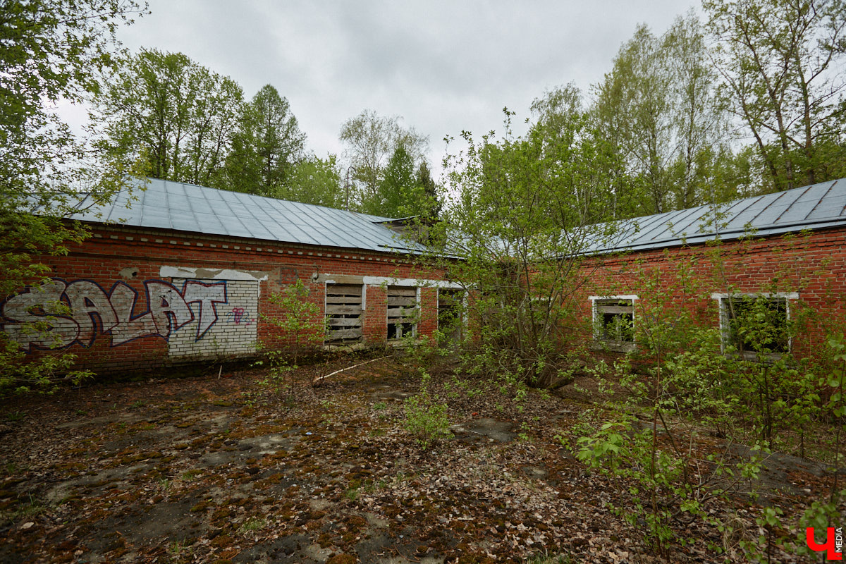 В скором времени город лишится сразу пяти домов. У многих из них довольно внушительная история, которая канет в Лету вместе со своими деревянными и кирпичными хранителями. Что же пустят под ковш в ближайшие месяцы, выяснил «Ключ-Медиа».
