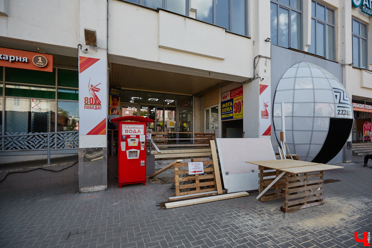 Во Владимире активно приводят в порядок лестницы, коих в областном центре несколько сотен. В списке как большие конструкции, так и почти незаметные, расположенные на подходах к домам, паркам и скверам. «Ключ-Медиа» узнал, какие именно городские спуски и подъемы отремонтируют в этом году.