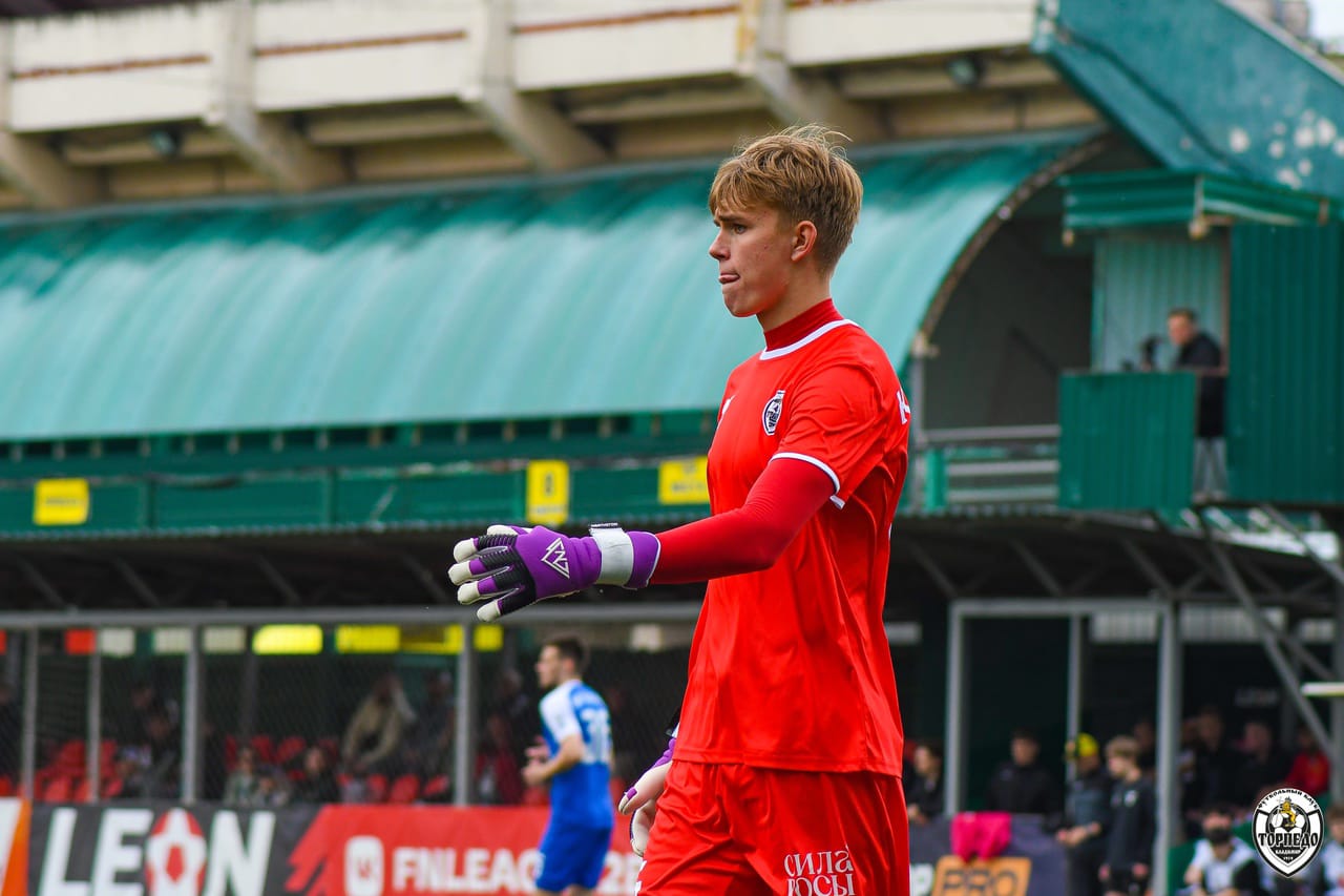 За свою карьеру только во владимирском «Торпедо» он провел 475 официальных игр, забив 53 гола. Победы, поражения, травмы, медали, смена команд — чего только не было за это время! Сейчас Иван Каратыгин директор футбольного клуба, за который выступал с начала своей карьеры, «Торпедо-Владимир». Пришла его очередь найти ответы на неудобные вопросы «Ключ-Медиа».