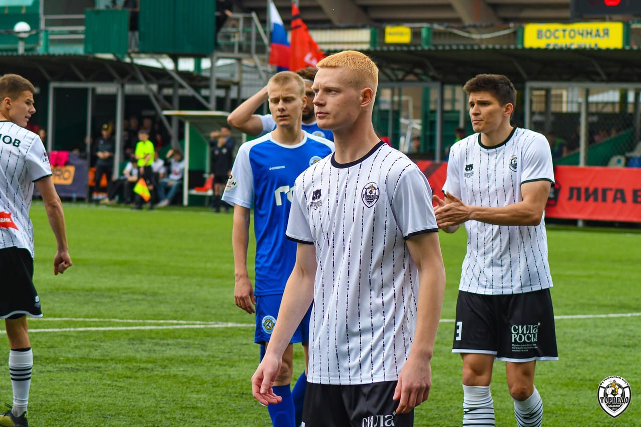 За свою карьеру только во владимирском «Торпедо» он провел 475 официальных игр, забив 53 гола. Победы, поражения, травмы, медали, смена команд — чего только не было за это время! Сейчас Иван Каратыгин директор футбольного клуба, за который выступал с начала своей карьеры, «Торпедо-Владимир». Пришла его очередь найти ответы на неудобные вопросы «Ключ-Медиа».