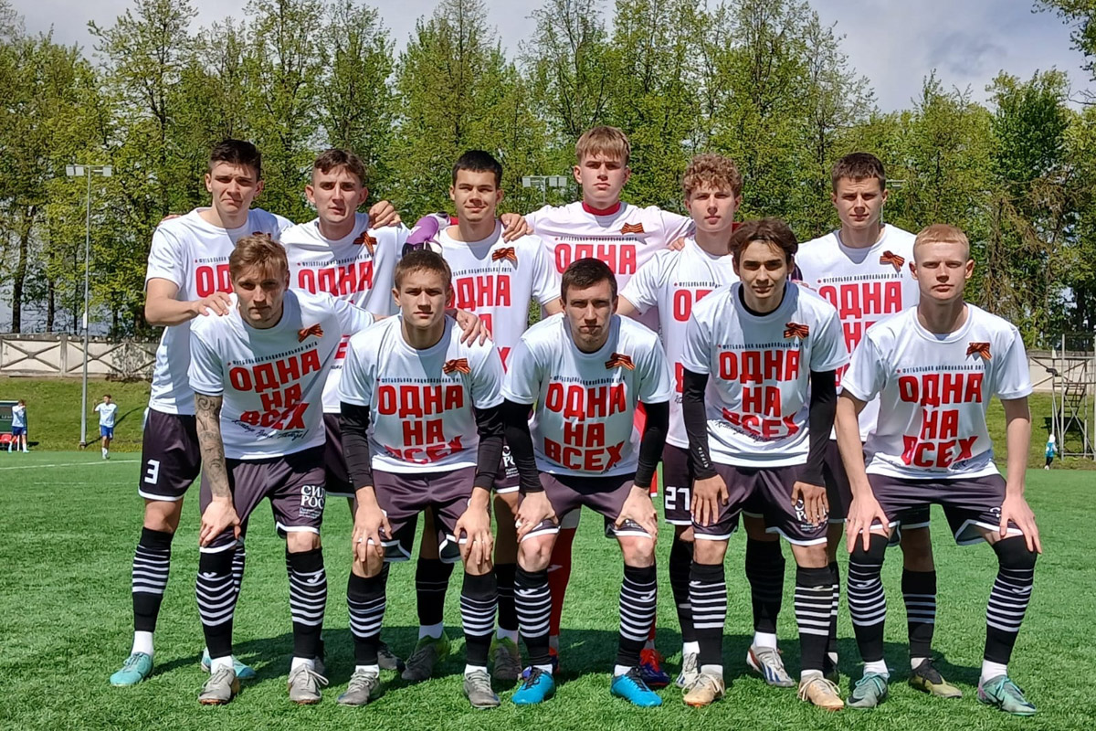 За свою карьеру только во владимирском «Торпедо» он провел 475 официальных игр, забив 53 гола. Победы, поражения, травмы, медали, смена команд — чего только не было за это время! Сейчас Иван Каратыгин директор футбольного клуба, за который выступал с начала своей карьеры, «Торпедо-Владимир». Пришла его очередь найти ответы на неудобные вопросы «Ключ-Медиа».