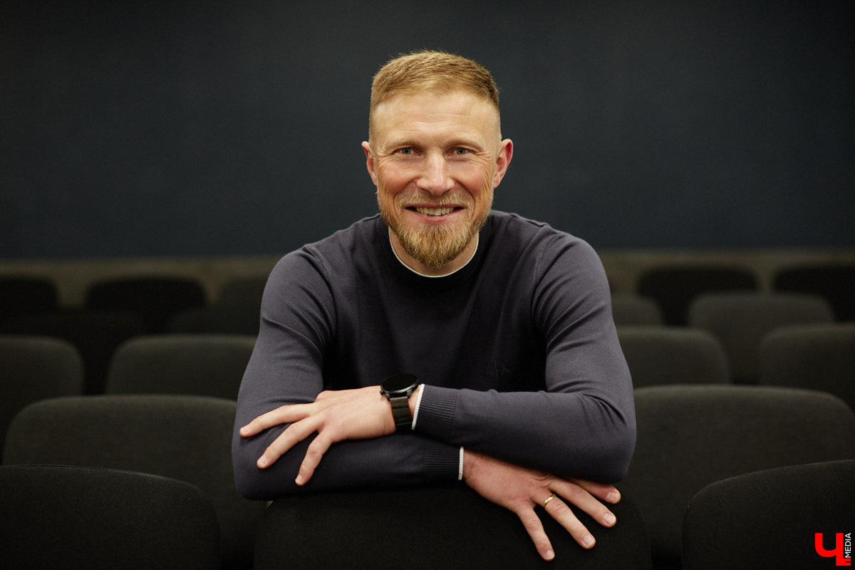 За свою карьеру только во владимирском «Торпедо» он провел 475 официальных игр, забив 53 гола. Победы, поражения, травмы, медали, смена команд — чего только не было за это время! Сейчас Иван Каратыгин директор футбольного клуба, за который выступал с начала своей карьеры, «Торпедо-Владимир». Пришла его очередь найти ответы на неудобные вопросы «Ключ-Медиа».