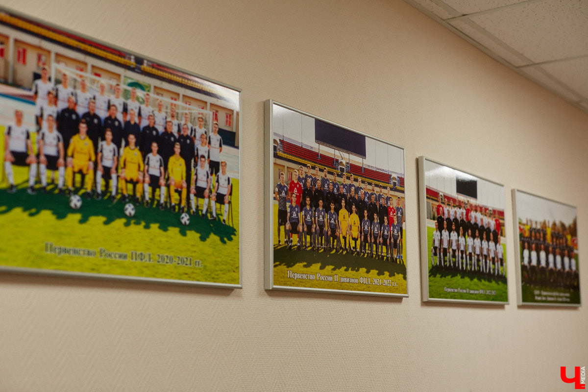 За свою карьеру только во владимирском «Торпедо» он провел 475 официальных игр, забив 53 гола. Победы, поражения, травмы, медали, смена команд — чего только не было за это время! Сейчас Иван Каратыгин директор футбольного клуба, за который выступал с начала своей карьеры, «Торпедо-Владимир». Пришла его очередь найти ответы на неудобные вопросы «Ключ-Медиа».