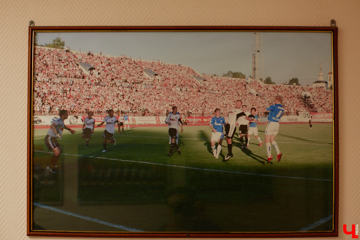 За свою карьеру только во владимирском «Торпедо» он провел 475 официальных игр, забив 53 гола. Победы, поражения, травмы, медали, смена команд — чего только не было за это время! Сейчас Иван Каратыгин директор футбольного клуба, за который выступал с начала своей карьеры, «Торпедо-Владимир». Пришла его очередь найти ответы на неудобные вопросы «Ключ-Медиа».