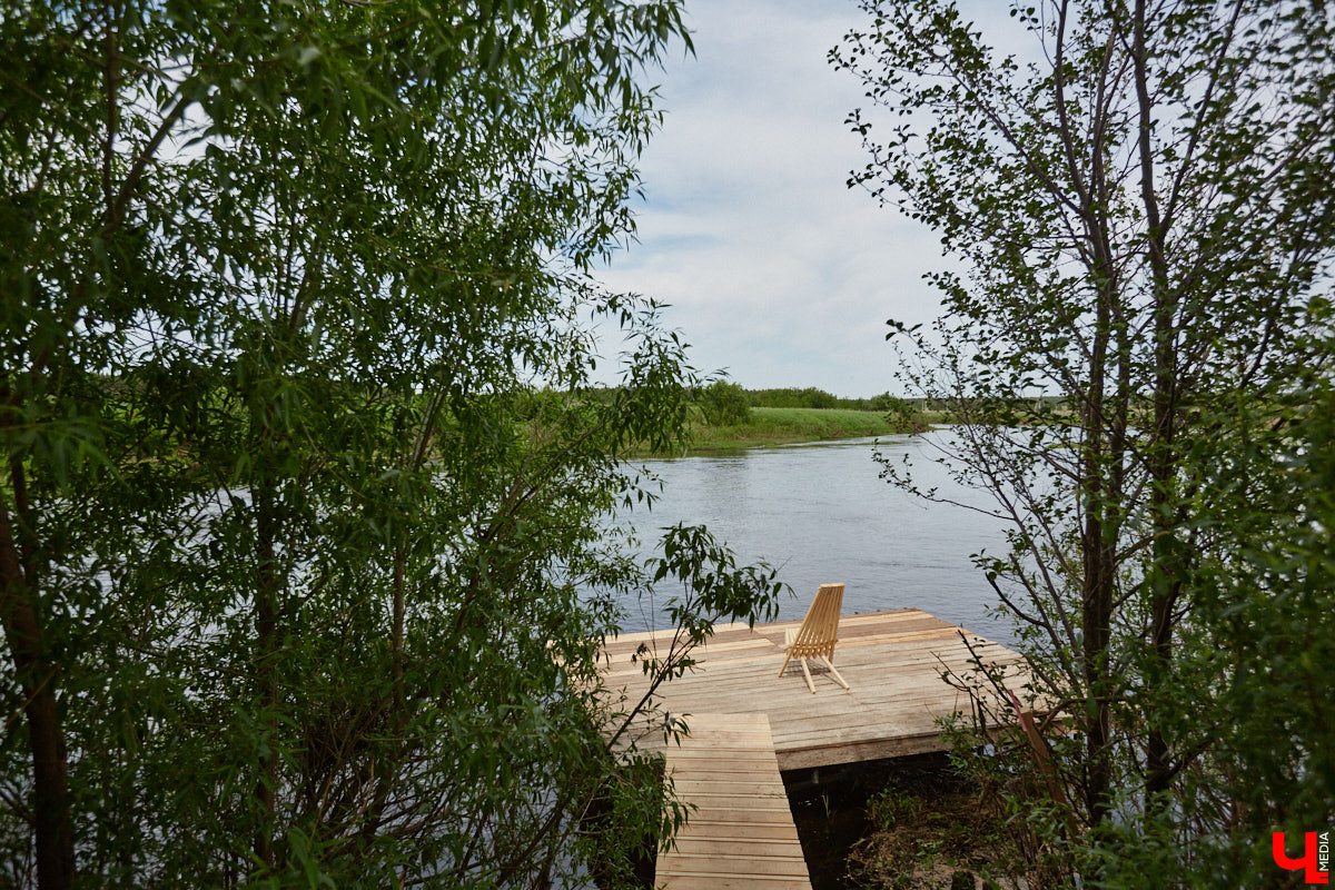 Не раз доказывали, что заброшка может стать точкой притяжения. Яркий тому пример — руины, оставшиеся от ГЭС, в селе Заполицы. Силами креативно мыслящих людей их превратили в арт-пространство. «Ключ-Медиа» пообщался с местным куратором Анастасией Вавиловой и узнал, кому и для чего сюда также стоит заглянуть.