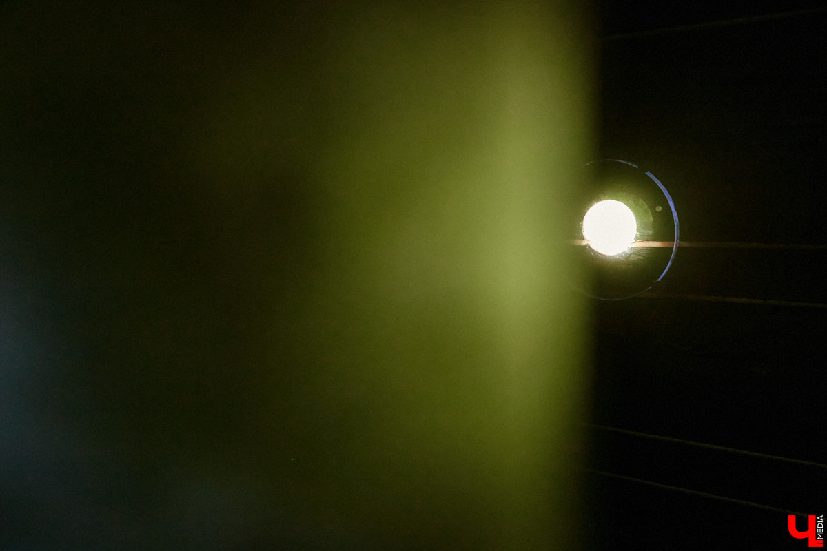 Не раз доказывали, что заброшка может стать точкой притяжения. Яркий тому пример — руины, оставшиеся от ГЭС, в селе Заполицы. Силами креативно мыслящих людей их превратили в арт-пространство. «Ключ-Медиа» пообщался с местным куратором Анастасией Вавиловой и узнал, кому и для чего сюда также стоит заглянуть.