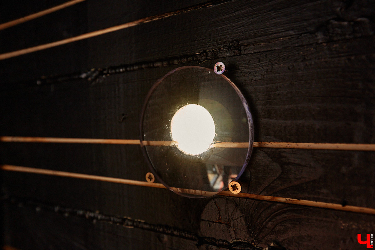 Не раз доказывали, что заброшка может стать точкой притяжения. Яркий тому пример — руины, оставшиеся от ГЭС, в селе Заполицы. Силами креативно мыслящих людей их превратили в арт-пространство. «Ключ-Медиа» пообщался с местным куратором Анастасией Вавиловой и узнал, кому и для чего сюда также стоит заглянуть.