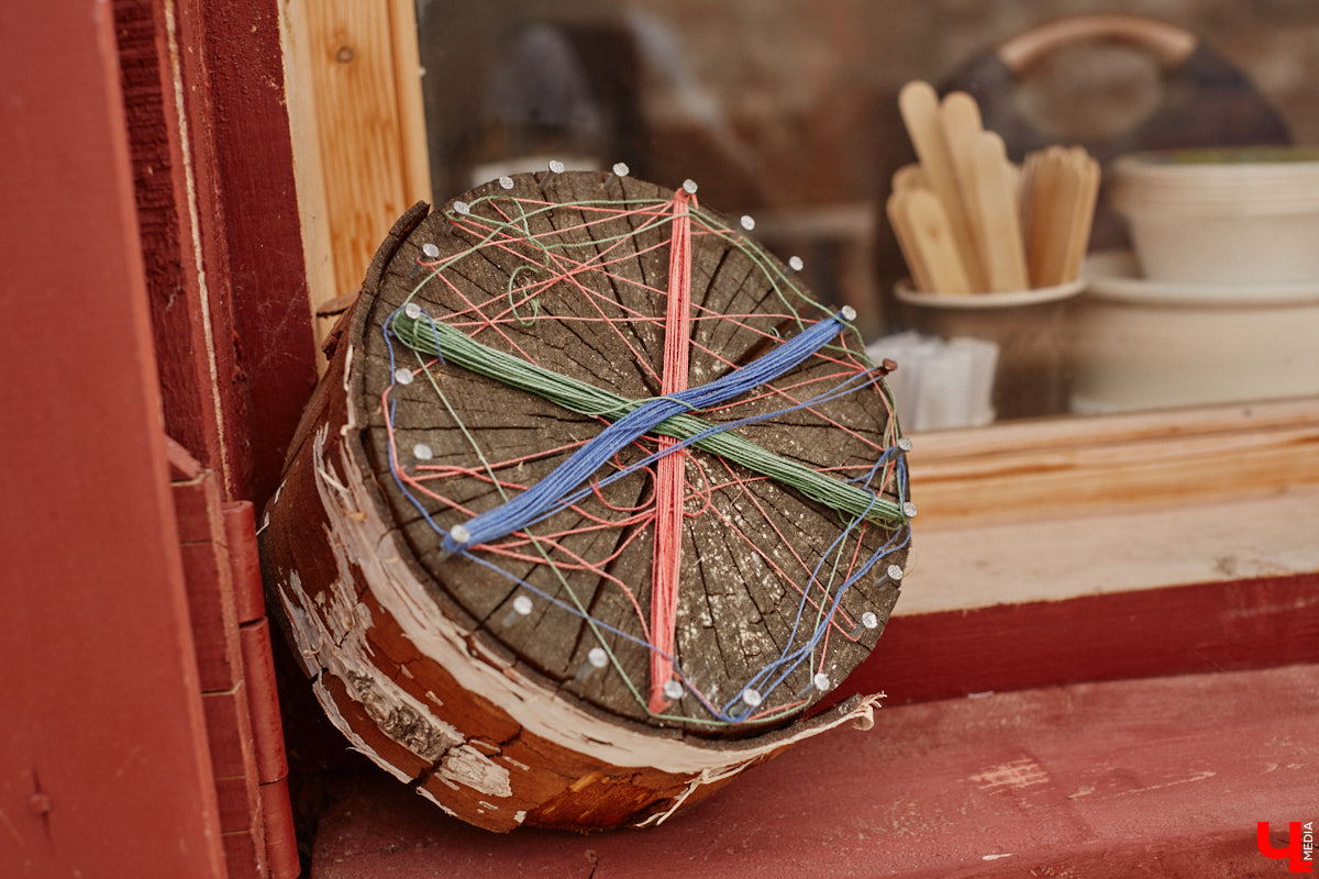 Не раз доказывали, что заброшка может стать точкой притяжения. Яркий тому пример — руины, оставшиеся от ГЭС, в селе Заполицы. Силами креативно мыслящих людей их превратили в арт-пространство. «Ключ-Медиа» пообщался с местным куратором Анастасией Вавиловой и узнал, кому и для чего сюда также стоит заглянуть.