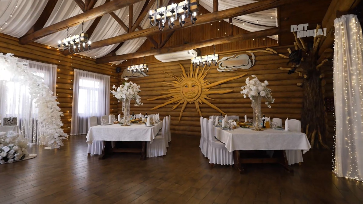 На прошлой неделе владимирские зрители реалити-шоу «Четыре свадьбы» от телеканала «Пятница» затаив дыхание следили за напряженной борьбой четырех семейных пар. Еще бы! В числе претендентов на главный приз — романтическое путешествие — оказались Елена и Доброслав Белояровы из столицы 33-го региона, представшие на торжестве в образах сказочных персонажей.