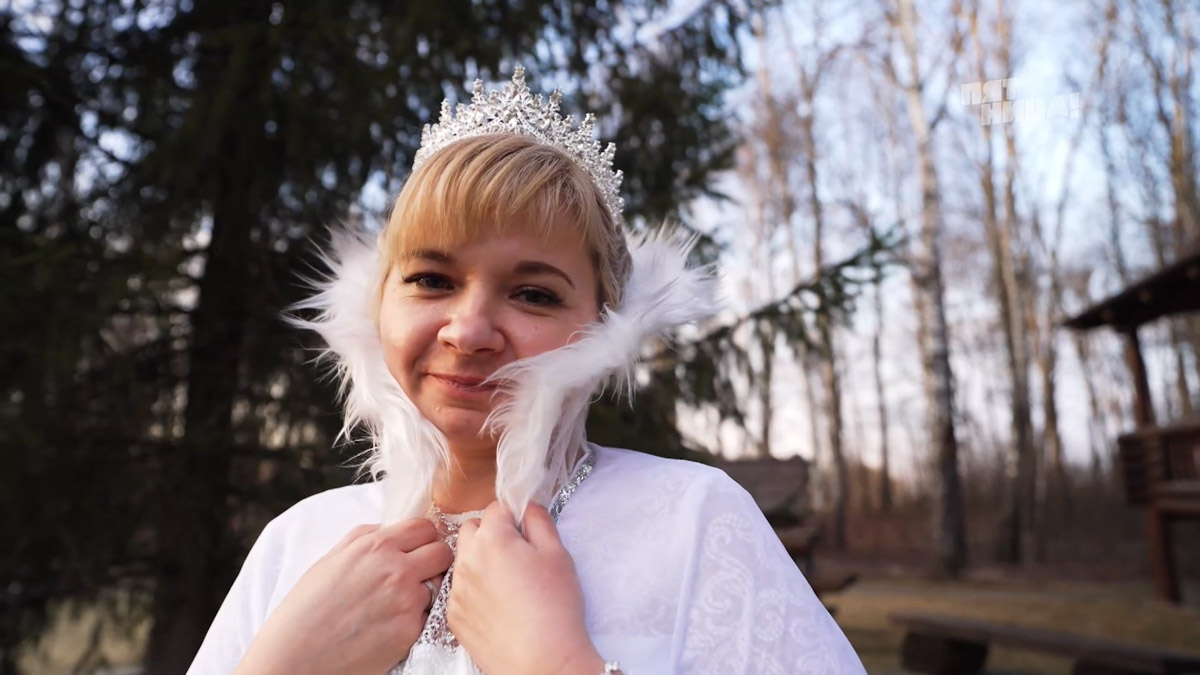 На прошлой неделе владимирские зрители реалити-шоу «Четыре свадьбы» от телеканала «Пятница» затаив дыхание следили за напряженной борьбой четырех семейных пар. Еще бы! В числе претендентов на главный приз — романтическое путешествие — оказались Елена и Доброслав Белояровы из столицы 33-го региона, представшие на торжестве в образах сказочных персонажей.