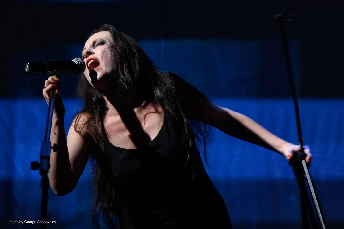 Валерия Емельянова вернулась из Казахстана, где представляла Россию на театральном фестивале Monofest. Ее проект «Человеческий голос» включили в основную программу наряду со спектаклями участников из других стран. В итоге актриса получила награду за самый яркий сценический образ — одну из ключевых премий фестиваля.