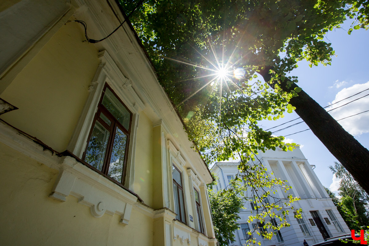 В жару приятно отдыхать на водоемах и лакомиться любимым мороженым, а вовсе не сидеть в душном офисе или париться на производстве. Однако есть законная возможность оказаться дома раньше обычного и не мучиться от духоты. Записывайте рецепт.