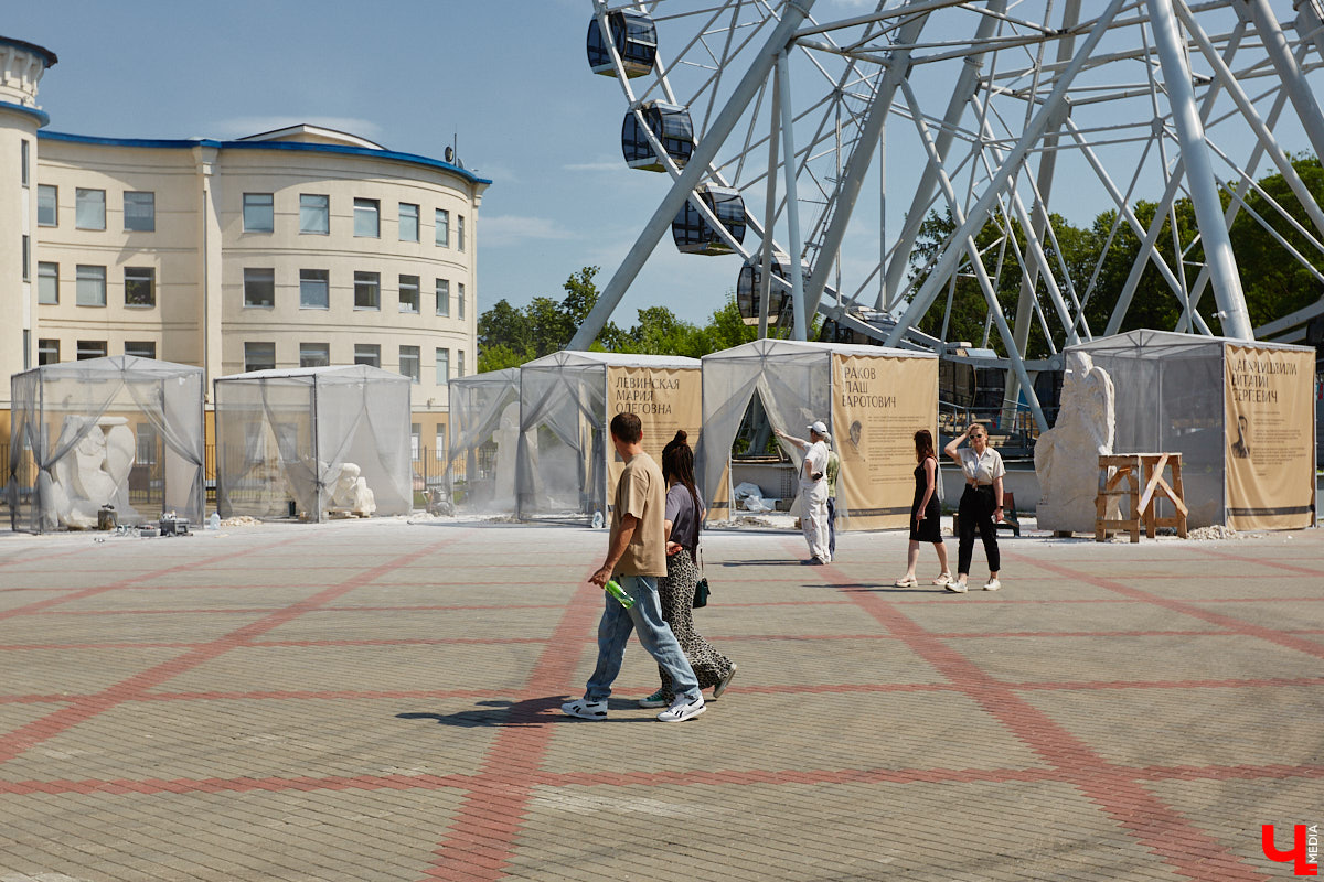 Июнь в Центральном парке начался с творчества. Десять художников решили создать скульптуры из известняка. Это стало возможным благодаря стоунфесту «Владимир — белокаменная столица». «Ключ-Медиа» решил узнать, как идет работа и какова реакция гостей общественного пространства на происходящее у них на глазах чудо.