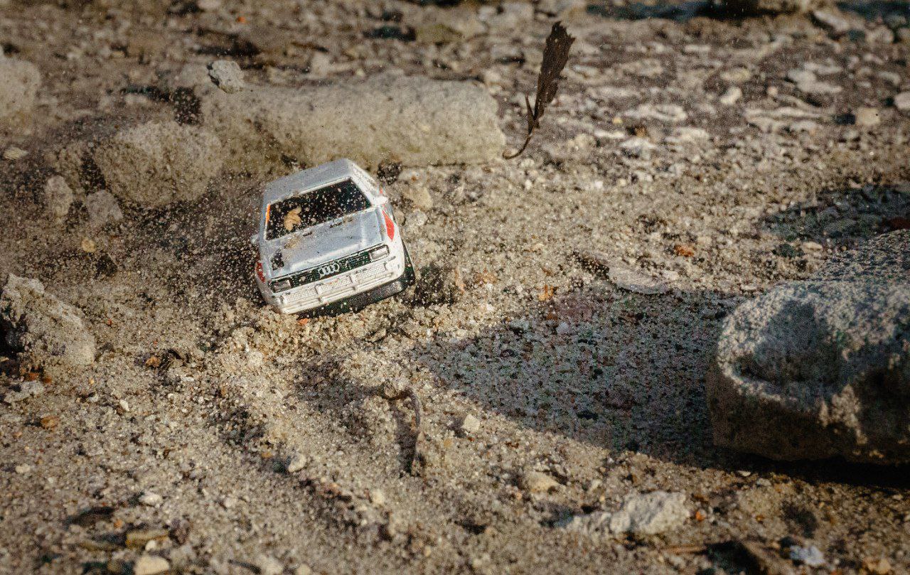 Владимирец Михаил Кудрин создает необычные фотоистории. Он вписывает фигурки Lego и машинки Hot Wheels в сюжеты, придумывая для них декорации из подручных вещей. Получаются по-настоящему захватывающие работы, мимо которых не смог пройти «Ключ-Медиа».