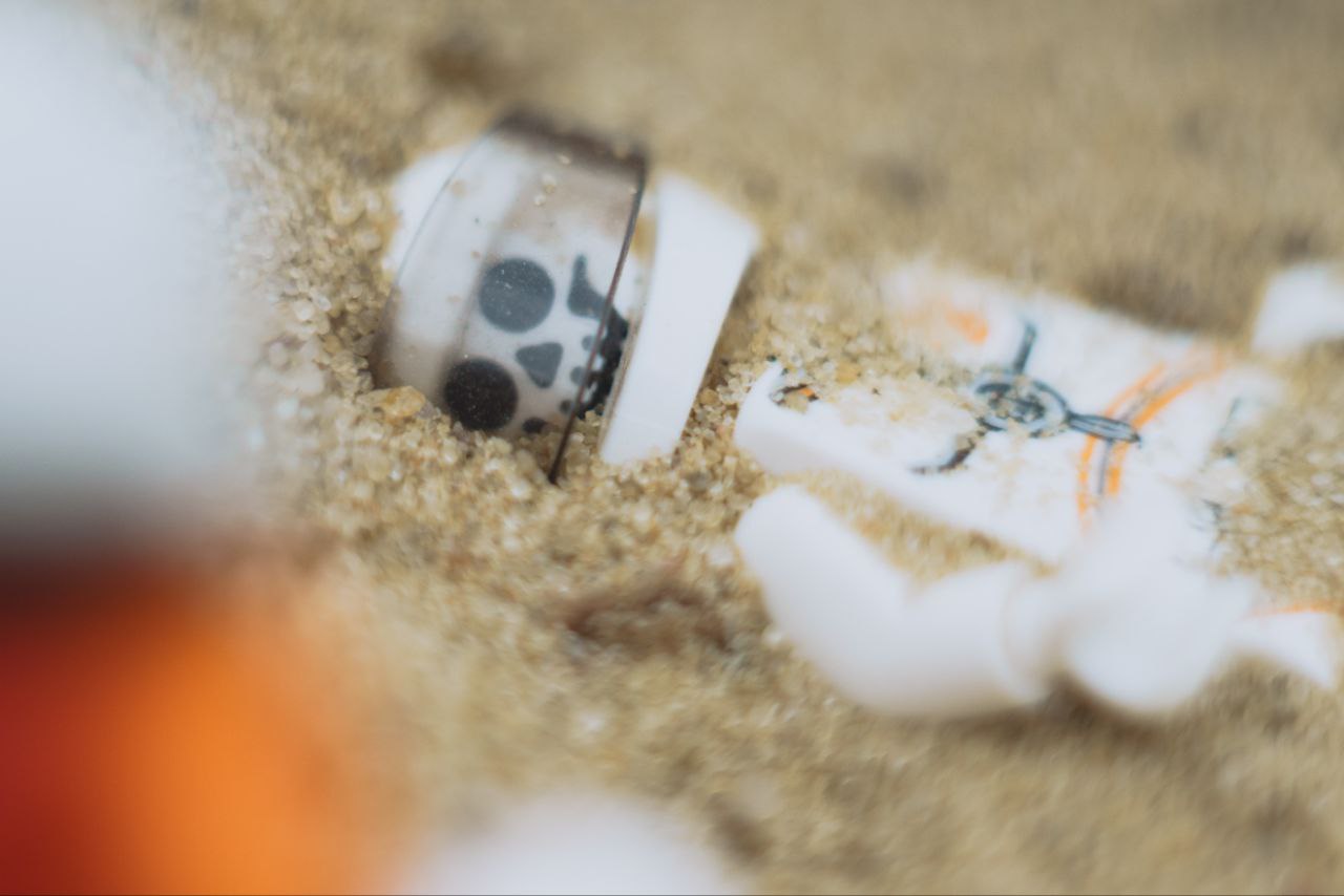 Владимирец Михаил Кудрин создает необычные фотоистории. Он вписывает фигурки Lego и машинки Hot Wheels в сюжеты, придумывая для них декорации из подручных вещей. Получаются по-настоящему захватывающие работы, мимо которых не смог пройти «Ключ-Медиа».