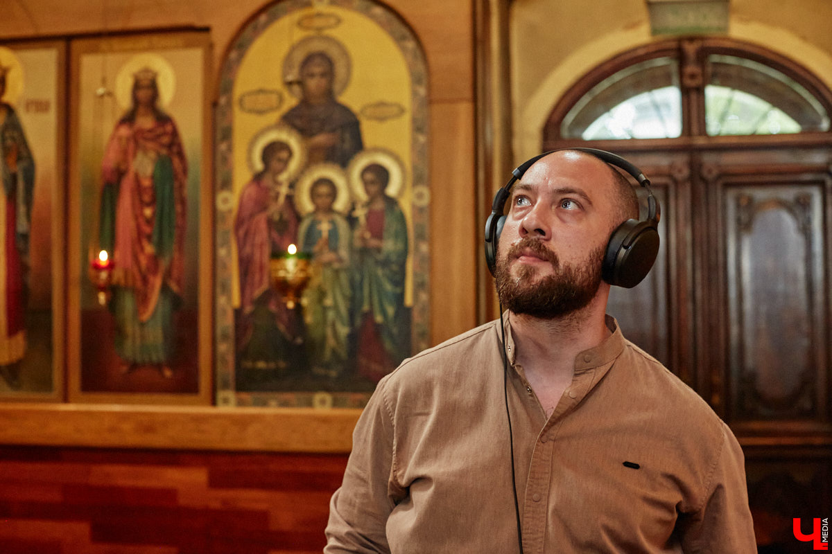 В областном центре проводят необычный музыкальный эксперимент: создают акустический слепок города. Музыканты фиксируют шумы на площадке фестиваля белокаменных скульптур, отдельно записывая в семи местных храмах по одной ноте. Сводить все это воедино предстоит владимирскому композитору с мировым именем. Детали удивительного проекта узнал «Ключ-Медиа».