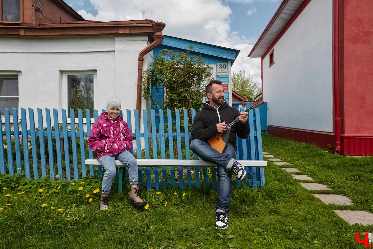 Одиннадцатое лето подряд во Владимирской области будут выбирать самую красивую деревню. Прием заявок стартовал, и вскоре жители населенных пунктов начнут серьезную борьбу за Гран-при, который в этом году стал солиднее. Какие еще нововведения появились в 2025-м? Давайте разбираться!