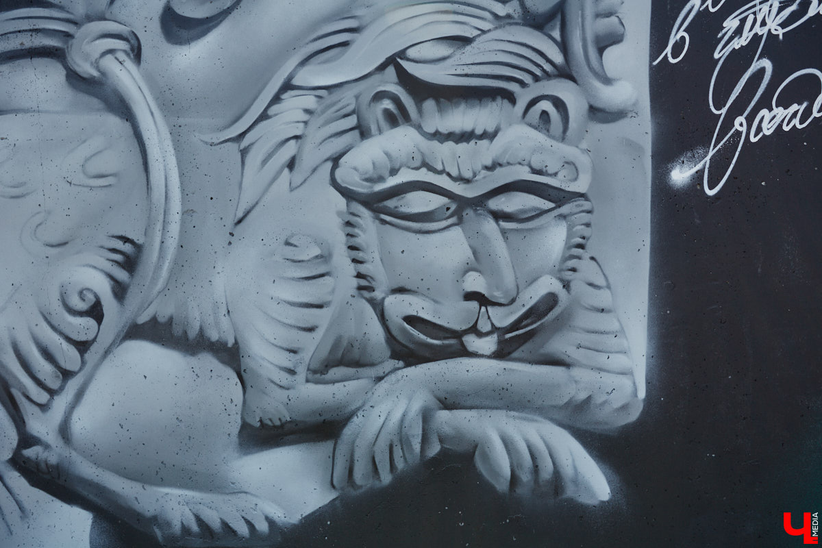 Теперь и на Рпенской магистрали есть своя достопримечательность. Недавно уличные художники превратили серую стену из бетона в арт-забор. Объект покрыли семь качественных работ, радующих взор узнаваемыми персонажами и креативными форматами. Подробнее о каждой из них — в фоторепортаже «Ключ-Медиа».