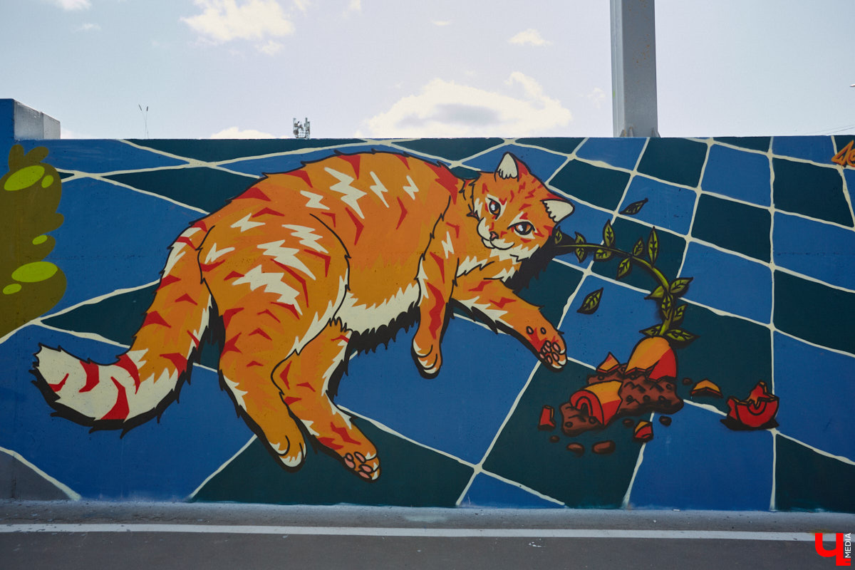 Теперь и на Рпенской магистрали есть своя достопримечательность. Недавно уличные художники превратили серую стену из бетона в арт-забор. Объект покрыли семь качественных работ, радующих взор узнаваемыми персонажами и креативными форматами. Подробнее о каждой из них — в фоторепортаже «Ключ-Медиа».