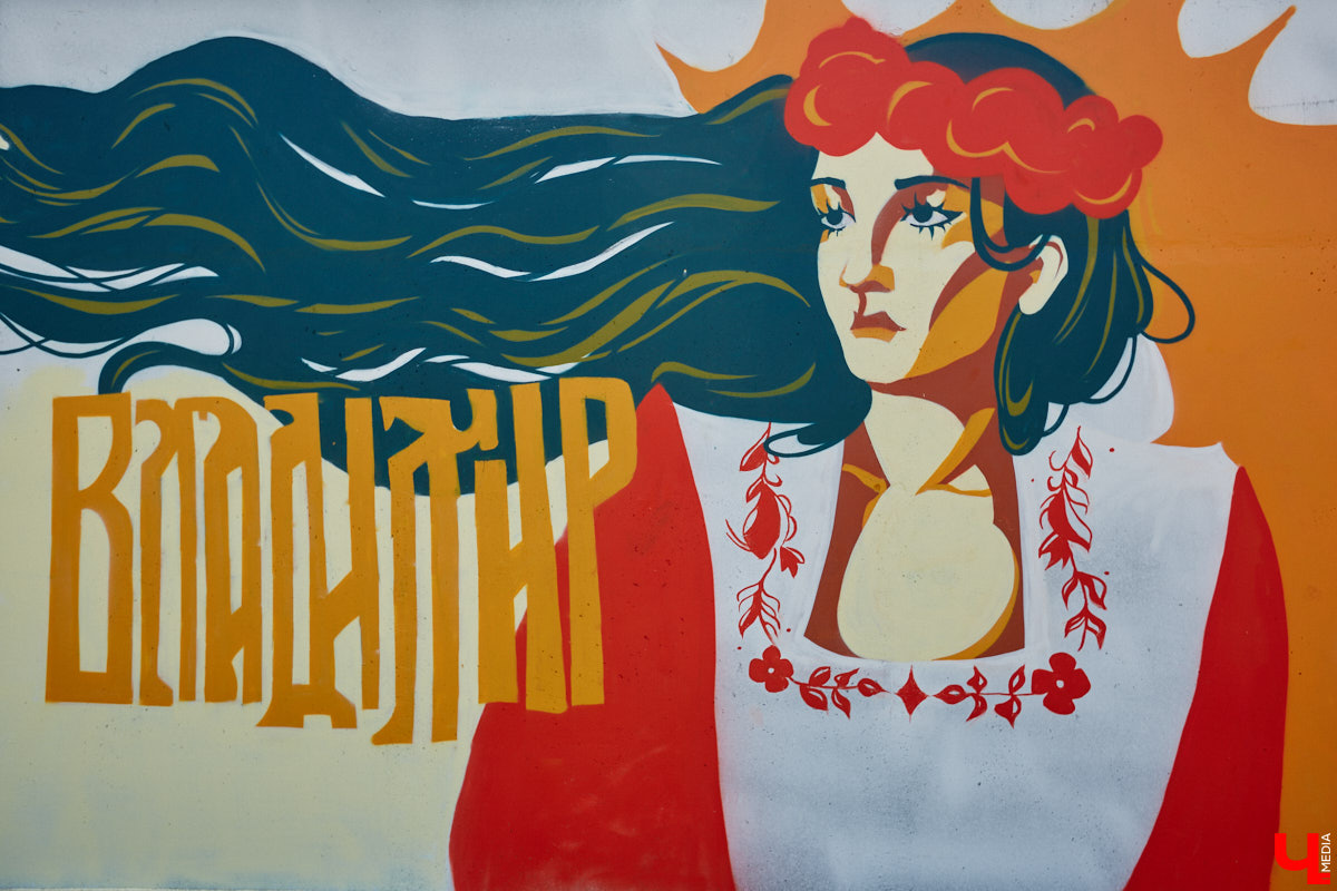 Теперь и на Рпенской магистрали есть своя достопримечательность. Недавно уличные художники превратили серую стену из бетона в арт-забор. Объект покрыли семь качественных работ, радующих взор узнаваемыми персонажами и креативными форматами. Подробнее о каждой из них — в фоторепортаже «Ключ-Медиа».