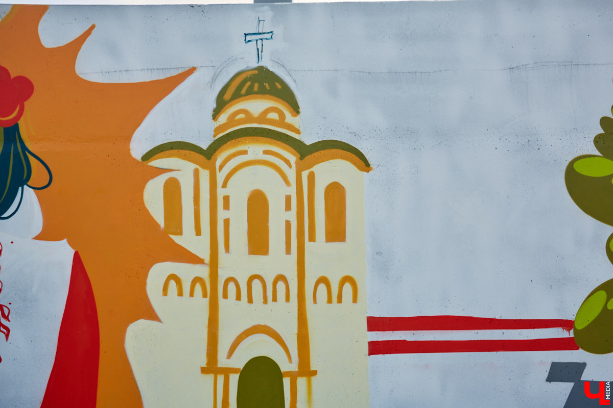 Теперь и на Рпенской магистрали есть своя достопримечательность. Недавно уличные художники превратили серую стену из бетона в арт-забор. Объект покрыли семь качественных работ, радующих взор узнаваемыми персонажами и креативными форматами. Подробнее о каждой из них — в фоторепортаже «Ключ-Медиа».