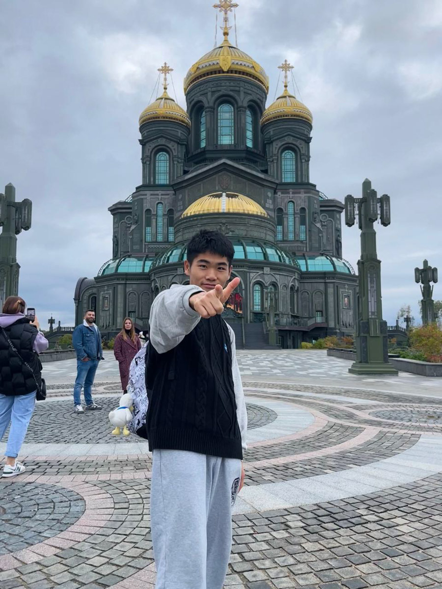 Многие мечтают в корне изменить свою жизнь, однако на реальные поступки готовы единицы. Например, отправиться за дипломом на соседний материк. И оказывается, Владимир не менее привлекателен в этом плане, чем российские мегаполисы. Мы поговорили с семью студентами из других стран о том, как им живется в столице 33-го региона.