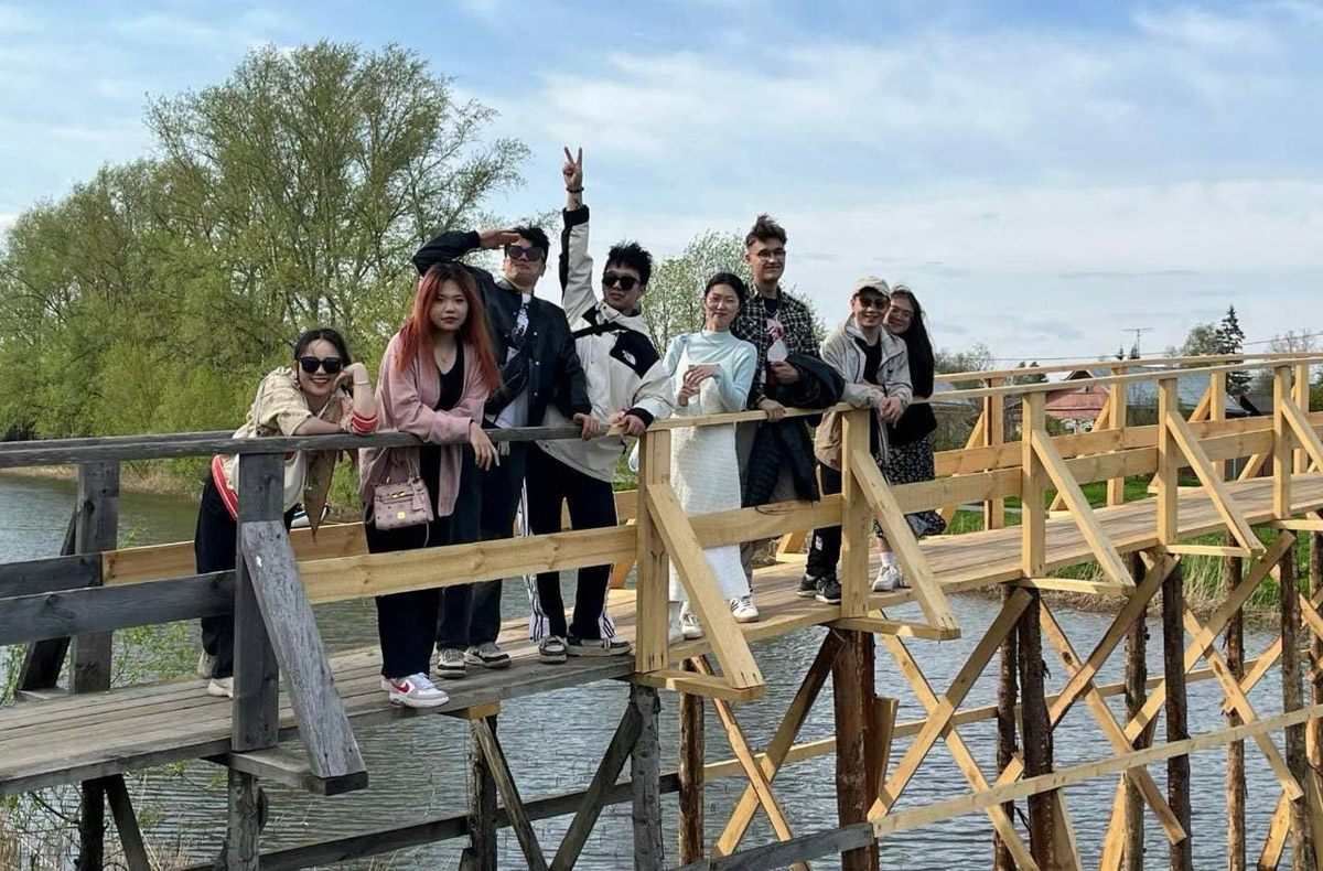 Многие мечтают в корне изменить свою жизнь, однако на реальные поступки готовы единицы. Например, отправиться за дипломом на соседний материк. И оказывается, Владимир не менее привлекателен в этом плане, чем российские мегаполисы. Мы поговорили с семью студентами из других стран о том, как им живется в столице 33-го региона.