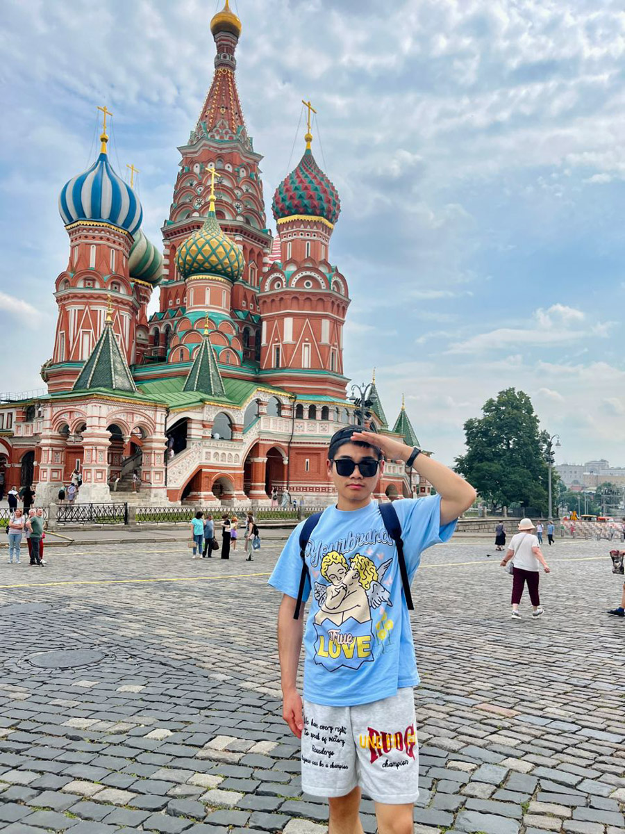 Многие мечтают в корне изменить свою жизнь, однако на реальные поступки готовы единицы. Например, отправиться за дипломом на соседний материк. И оказывается, Владимир не менее привлекателен в этом плане, чем российские мегаполисы. Мы поговорили с семью студентами из других стран о том, как им живется в столице 33-го региона.