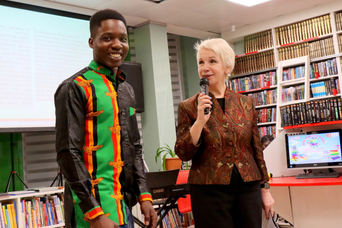 Многие мечтают в корне изменить свою жизнь, однако на реальные поступки готовы единицы. Например, отправиться за дипломом на соседний материк. И оказывается, Владимир не менее привлекателен в этом плане, чем российские мегаполисы. Мы поговорили с семью студентами из других стран о том, как им живется в столице 33-го региона.