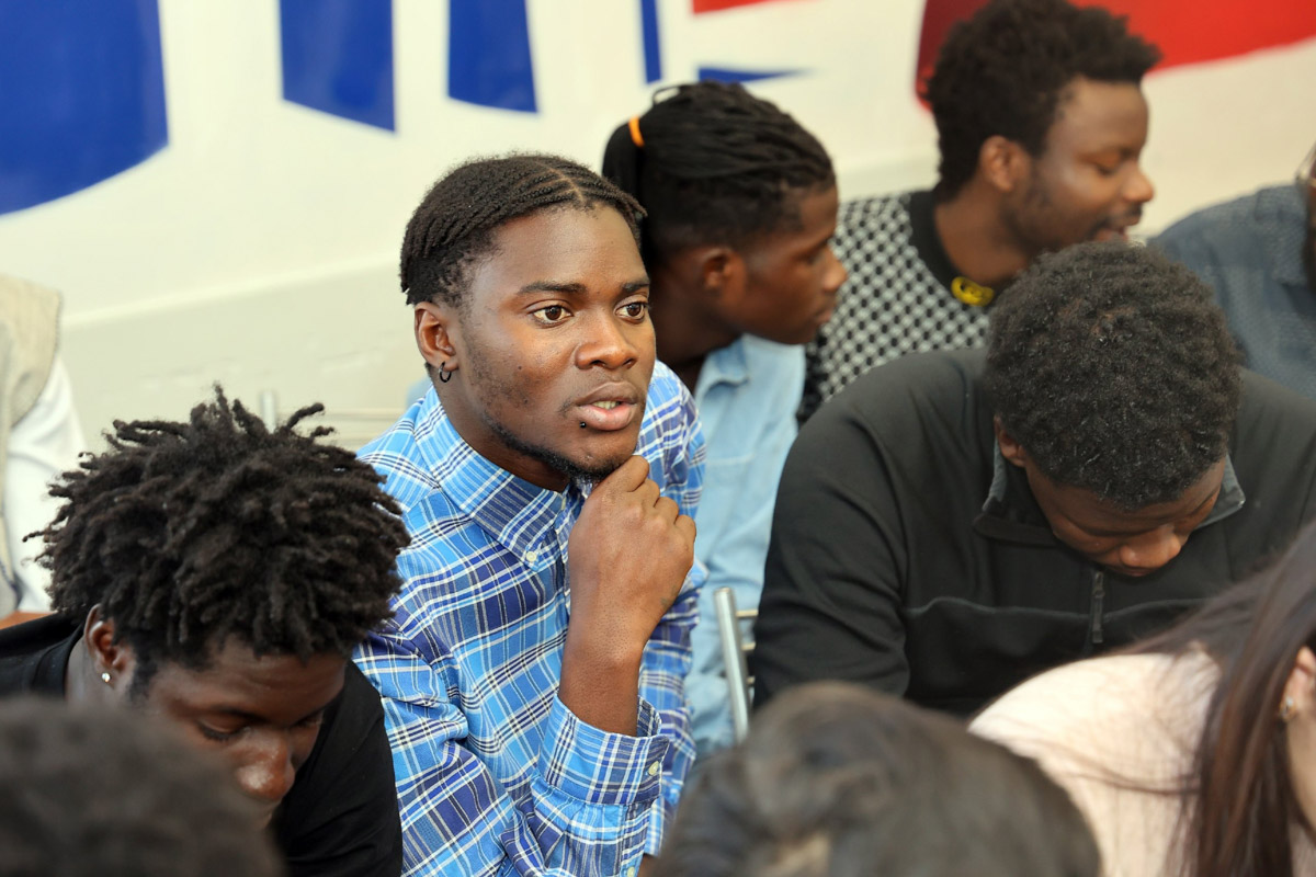 Многие мечтают в корне изменить свою жизнь, однако на реальные поступки готовы единицы. Например, отправиться за дипломом на соседний материк. И оказывается, Владимир не менее привлекателен в этом плане, чем российские мегаполисы. Мы поговорили с семью студентами из других стран о том, как им живется в столице 33-го региона.