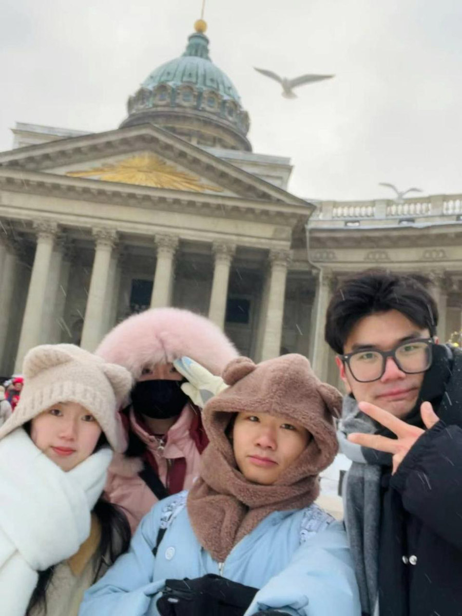 Многие мечтают в корне изменить свою жизнь, однако на реальные поступки готовы единицы. Например, отправиться за дипломом на соседний материк. И оказывается, Владимир не менее привлекателен в этом плане, чем российские мегаполисы. Мы поговорили с семью студентами из других стран о том, как им живется в столице 33-го региона.