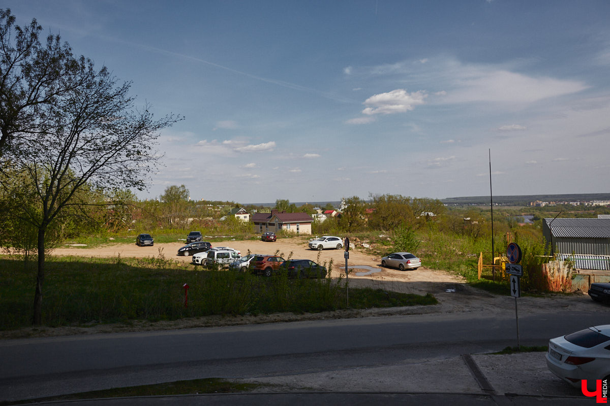 Во Владимире закончилось очередное голосование за объекты благоустройства на будущий год. Из 16 локаций больше всего лайков набрала смотровая за филармонией. Обсудили с урбанистом, какой потенциал имеет пространство и каких ошибок стоило бы избежать в его преображении. 