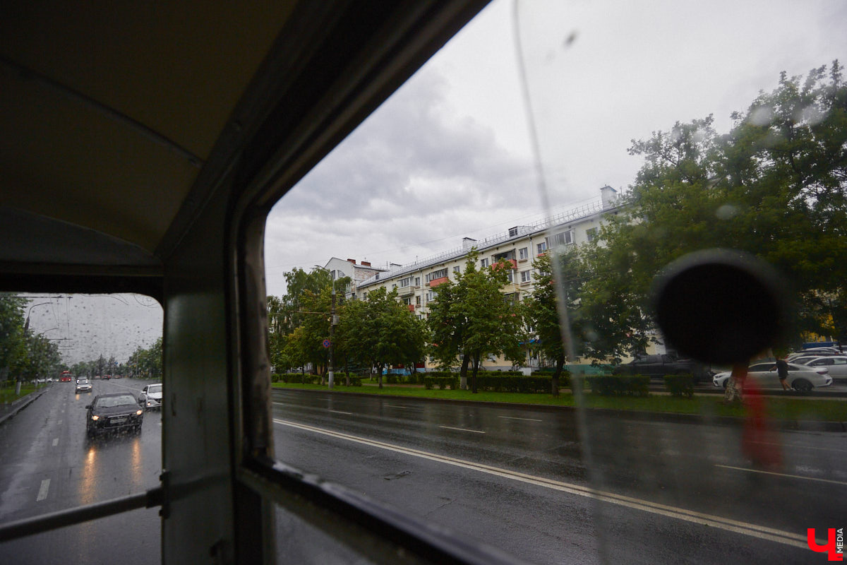 На улицы областного центра вышло пять новых троллейбусов, и это не весь современный транспорт, который появится в этом году. Все машины могут автономно преодолевать длительные расстояния без подключения к электросети. Еще одна тема со знаком плюс – строительство дублера проспекта Ленина. Дорога соединит улицу Лакина и Ново-Ямской переулок. Давайте узнаем, какие еще крутые повороты поджидают Владимир в скором будущем.