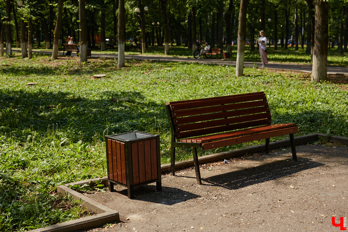 Центральный парк, как и вокзал, является лицом города. И главная зеленая площадка стремится соответствовать такому высокому статусу. Там широкие тенистые аллеи, клумбы, большой освежающий фонтан. Впрочем, если присмотреться, не все так идеально. Что же во владимирском оазисе требует внимания?