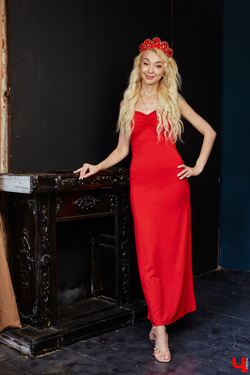 Еще недавно эта милая девушка с обворожительной улыбкой ходила в основном в джинсах и футболках. Молодой маме и начинающей бизнес-леди было не до модных платьев и каблуков. А уж мысли об участии в конкурсе красоты и вовсе не посещали ее голову! Однако настало время перемен. О произошедших с ней метаморфозах «Миссис Гранд Королевы Владимирской области» поведала «Ключ-Медиа».