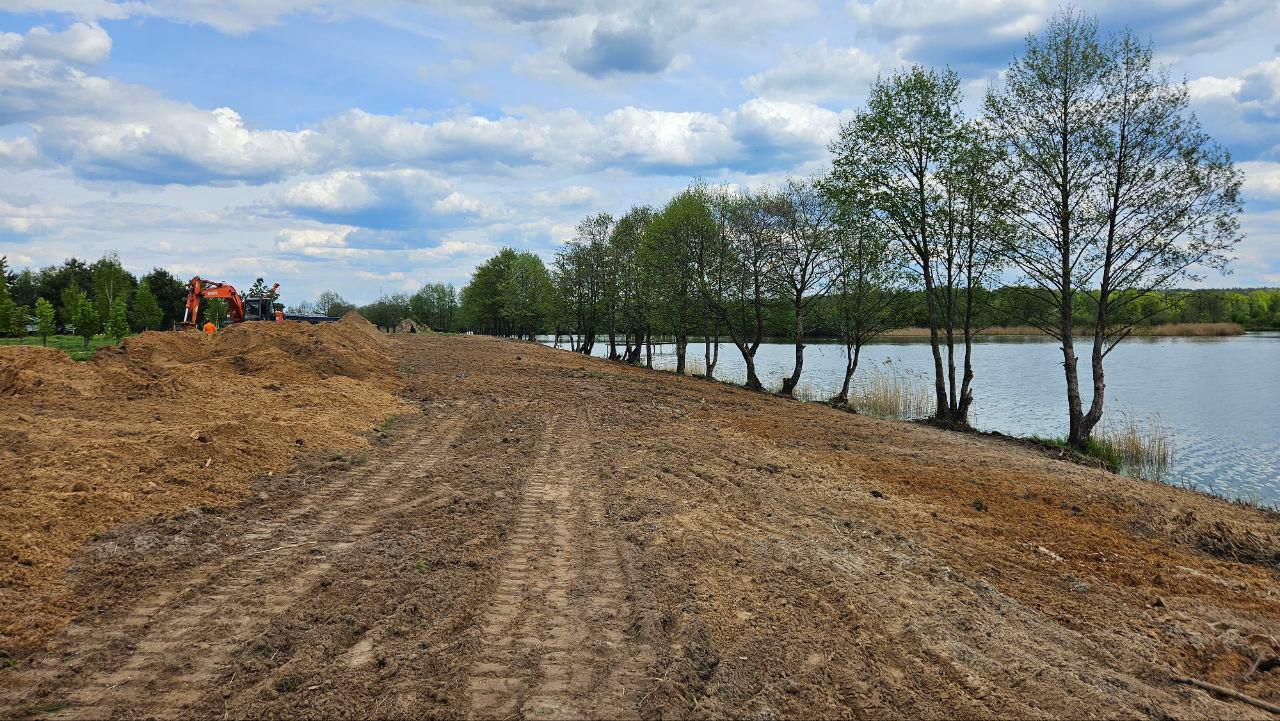 В июне всего в получасе езды от Владимира откроется новый обустроенный пляж. И он обещает стать одним из самых востребованных у любителей отдыха у воды. Чем удивит береговая линия озера Запольское в Камешковском районе и предусмотрен ли свободный доступ на территорию? Обсудили с руководителем проекта благоустройства.