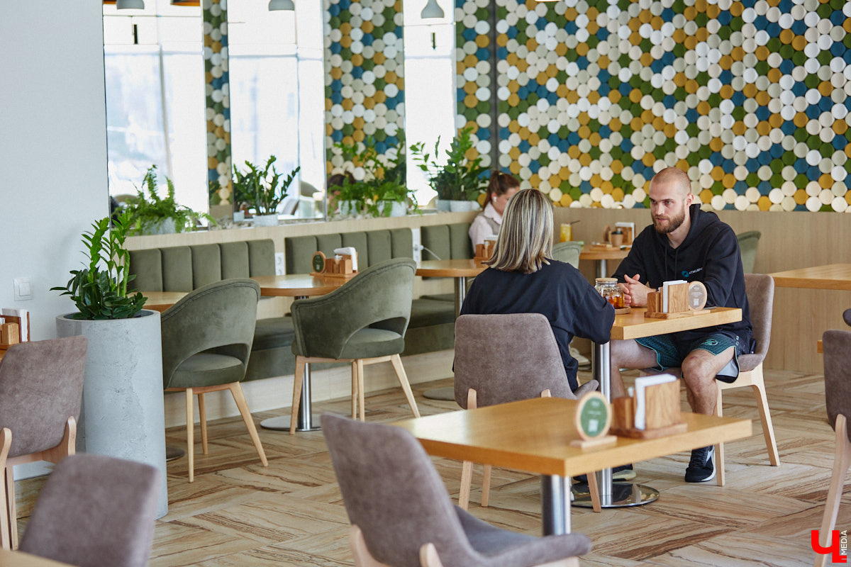 Лето — идеальное время для активного отдыха. В этом уверены на все 100 процентов в фитнес-клубе «Атмосфера». Особенно заманчиво звучит идея подняться на одну из самых известных гор мира — Эльбрус. И такая возможность появится совсем скоро. Поговорили об этом с тренером групповых программ «Атмосферы» Артемом Жуковым.