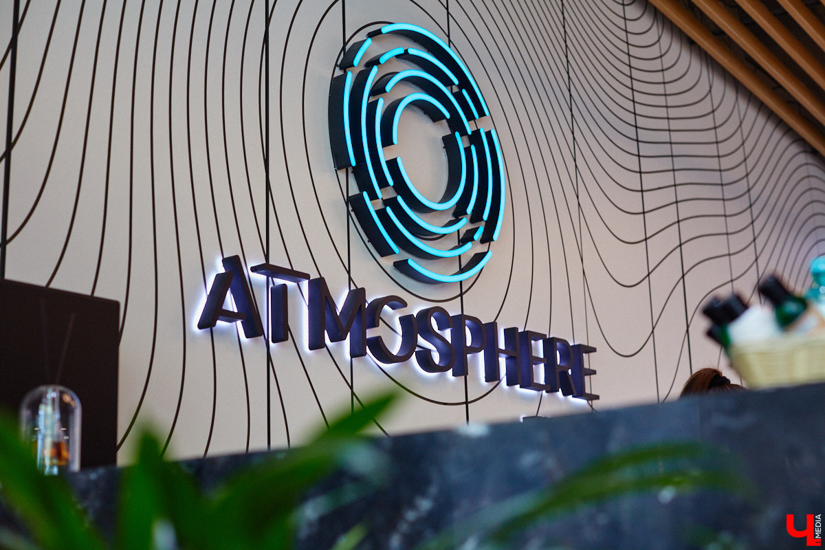 Лето — идеальное время для активного отдыха. В этом уверены на все 100 процентов в фитнес-клубе «Атмосфера». Особенно заманчиво звучит идея подняться на одну из самых известных гор мира — Эльбрус. И такая возможность появится совсем скоро. Поговорили об этом с тренером групповых программ «Атмосферы» Артемом Жуковым.