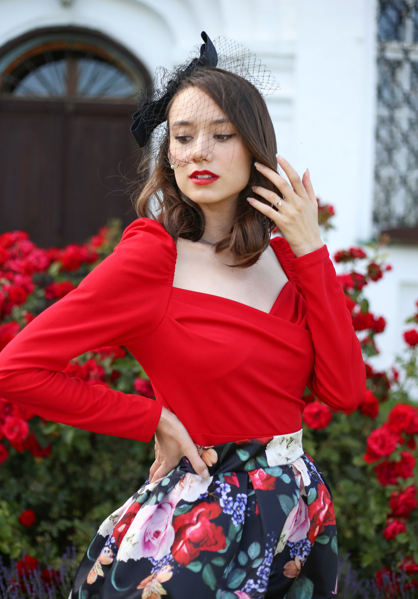 Лето — самое время делать красивые снимки. И если к кадрам в купальниках погода явно не располагает, фотосессия в цветах послужит отличной альтернативой. Главное, найти подходящее место. Вариантов немало: от Патриаршего сада, где одни оттенки сменяют другие, до поля с люпинами. «Ключ-Медиа» собрал топ-5 самых благоухающих локаций.