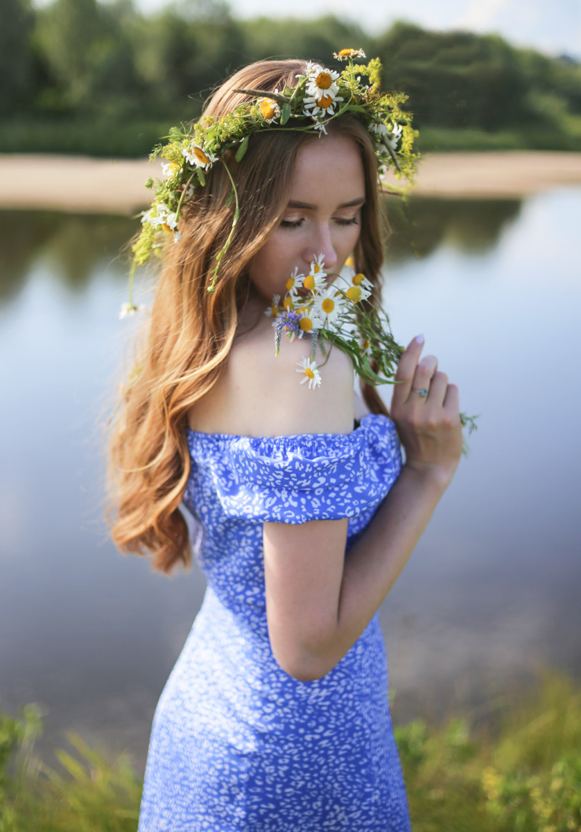 Лето — самое время делать красивые снимки. И если к кадрам в купальниках погода явно не располагает, фотосессия в цветах послужит отличной альтернативой. Главное, найти подходящее место. Вариантов немало: от Патриаршего сада, где одни оттенки сменяют другие, до поля с люпинами. «Ключ-Медиа» собрал топ-5 самых благоухающих локаций.