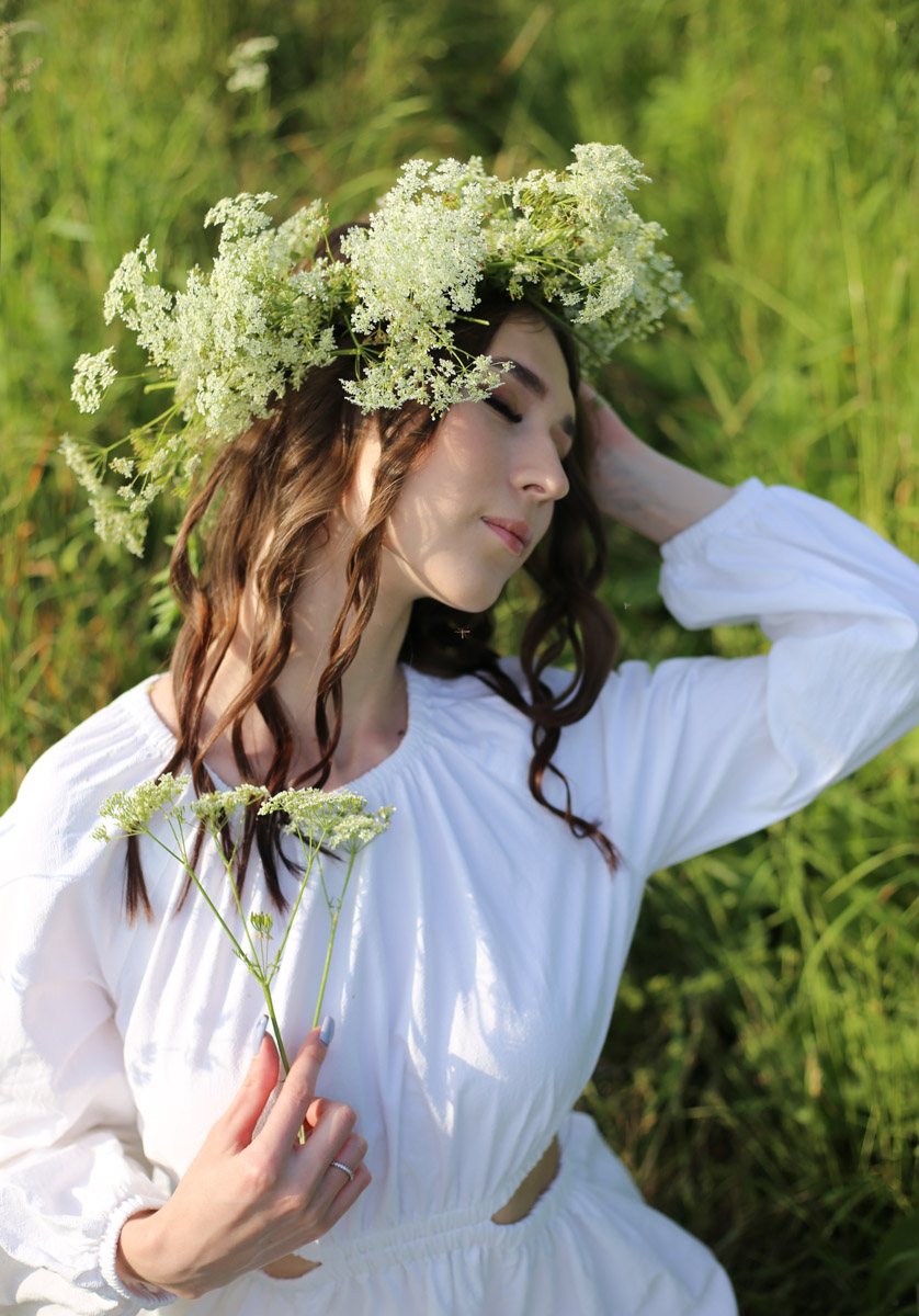 Лето — самое время делать красивые снимки. И если к кадрам в купальниках погода явно не располагает, фотосессия в цветах послужит отличной альтернативой. Главное, найти подходящее место. Вариантов немало: от Патриаршего сада, где одни оттенки сменяют другие, до поля с люпинами. «Ключ-Медиа» собрал топ-5 самых благоухающих локаций.