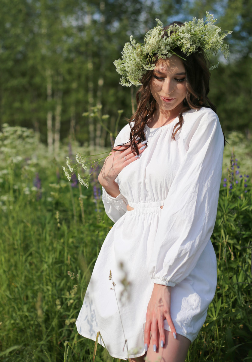 Лето — самое время делать красивые снимки. И если к кадрам в купальниках погода явно не располагает, фотосессия в цветах послужит отличной альтернативой. Главное, найти подходящее место. Вариантов немало: от Патриаршего сада, где одни оттенки сменяют другие, до поля с люпинами. «Ключ-Медиа» собрал топ-5 самых благоухающих локаций.