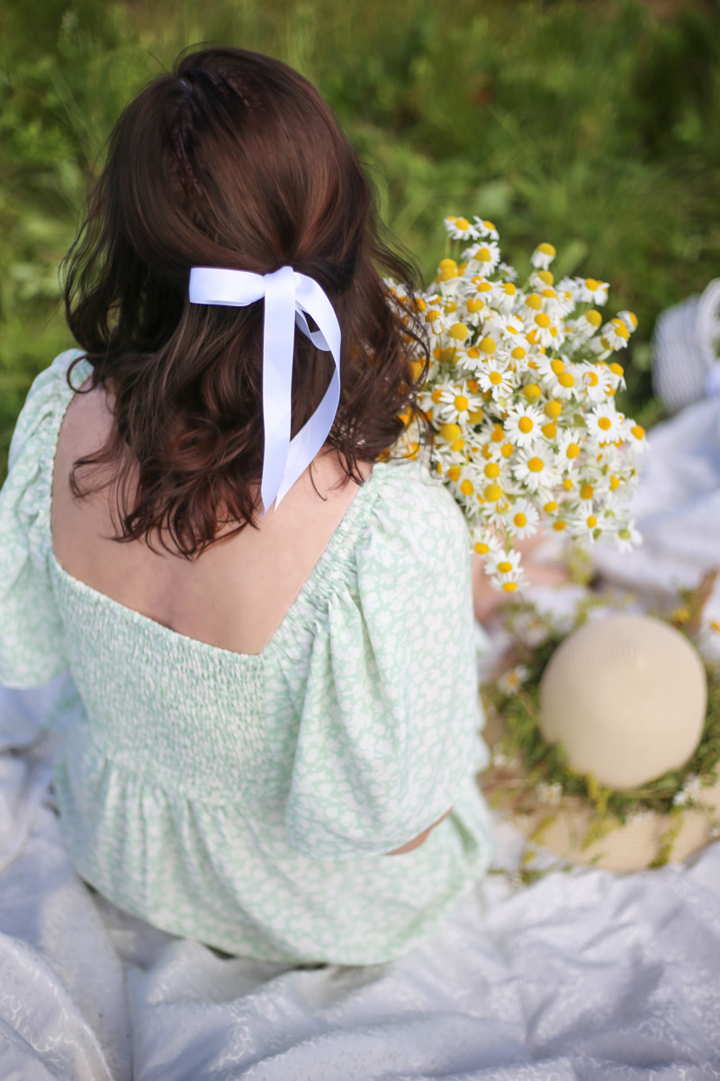 Лето — самое время делать красивые снимки. И если к кадрам в купальниках погода явно не располагает, фотосессия в цветах послужит отличной альтернативой. Главное, найти подходящее место. Вариантов немало: от Патриаршего сада, где одни оттенки сменяют другие, до поля с люпинами. «Ключ-Медиа» собрал топ-5 самых благоухающих локаций.