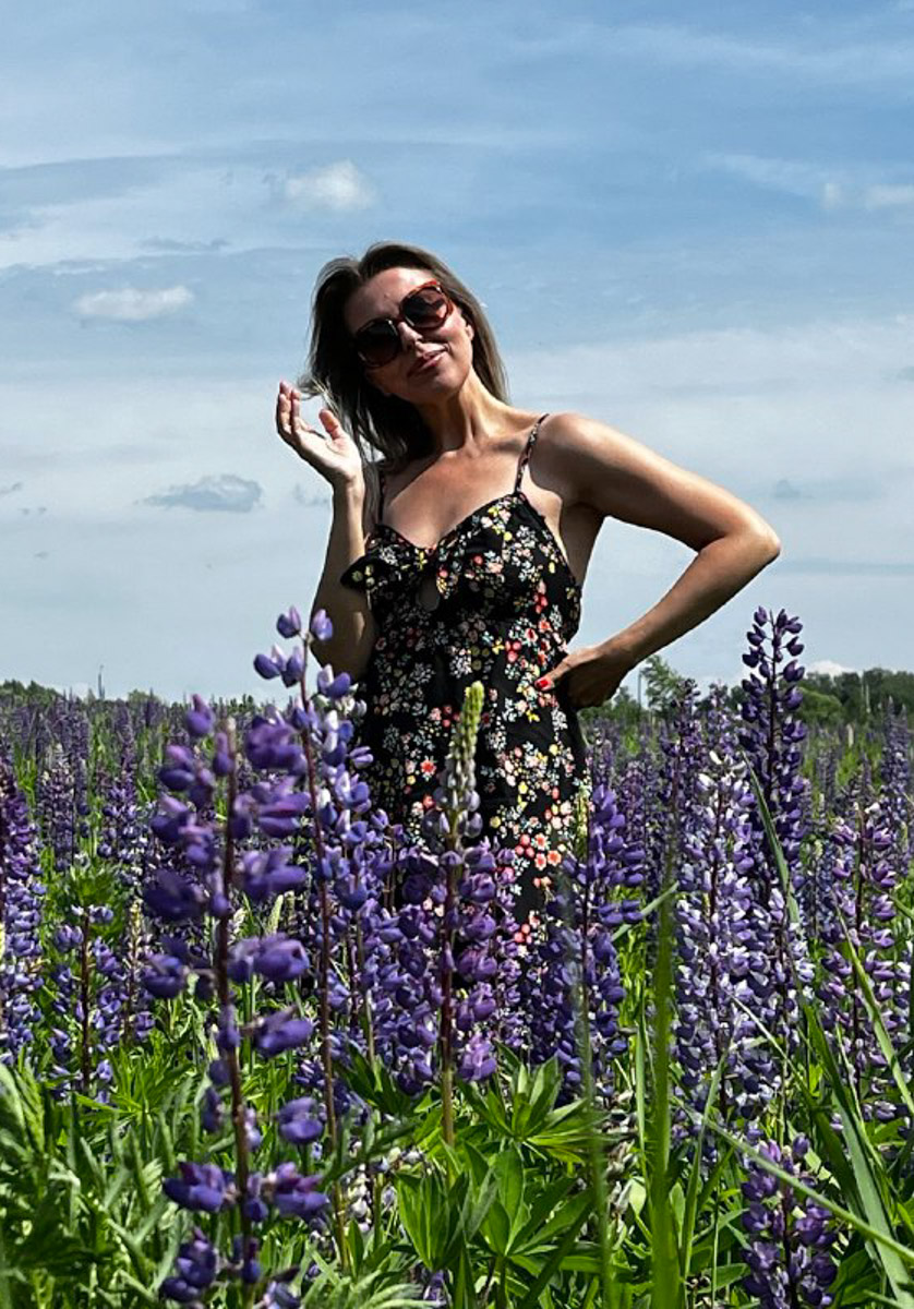 Лето — самое время делать красивые снимки. И если к кадрам в купальниках погода явно не располагает, фотосессия в цветах послужит отличной альтернативой. Главное, найти подходящее место. Вариантов немало: от Патриаршего сада, где одни оттенки сменяют другие, до поля с люпинами. «Ключ-Медиа» собрал топ-5 самых благоухающих локаций.