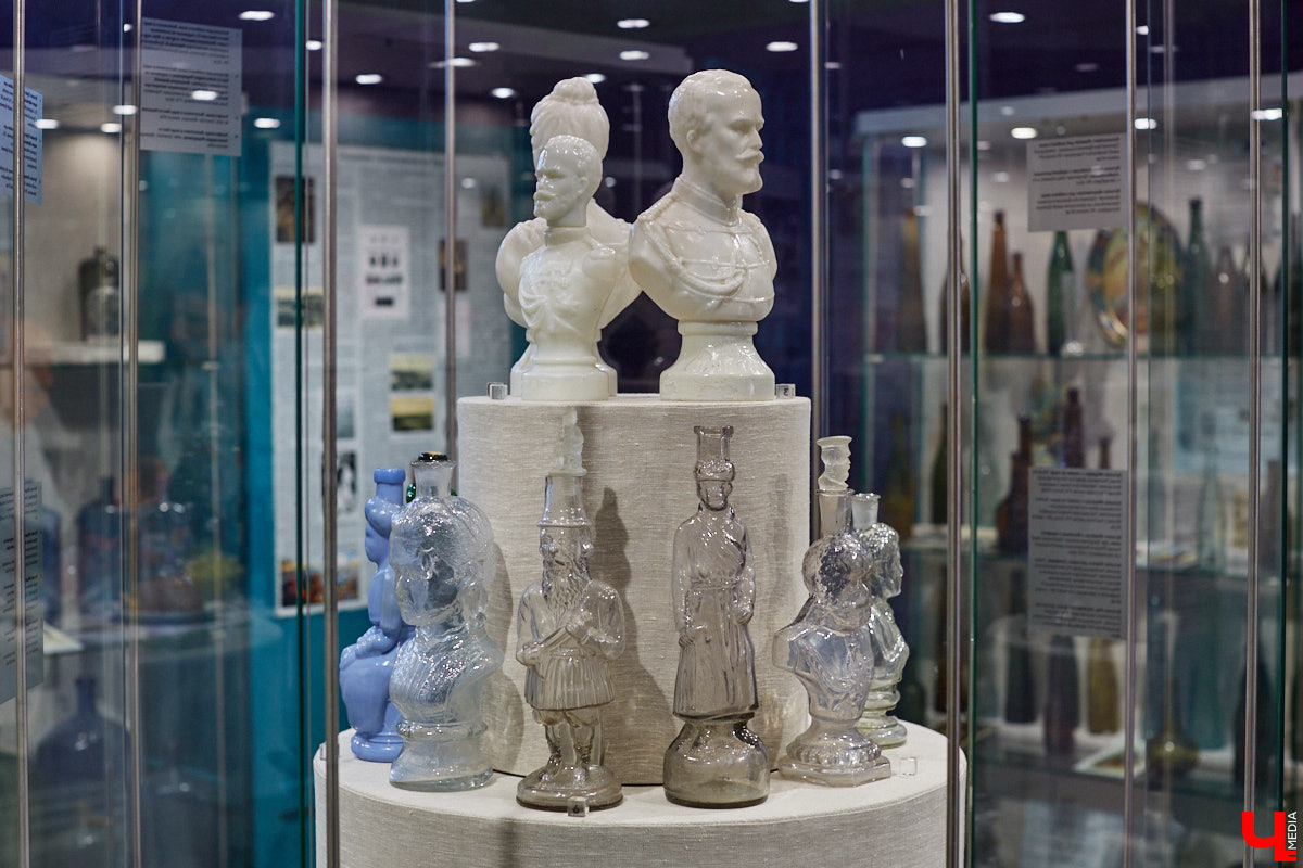 Вы когда-нибудь задумывались, сколько загадок может таить обычная стеклянная бутылка или конфетница? В Суздале есть место, где эти тайны оживают, — музей «Время и стекло». Посетителей ждут сотни удивительных историй, благодаря чему экскурсия превращается в увлекательное путешествие по векам.