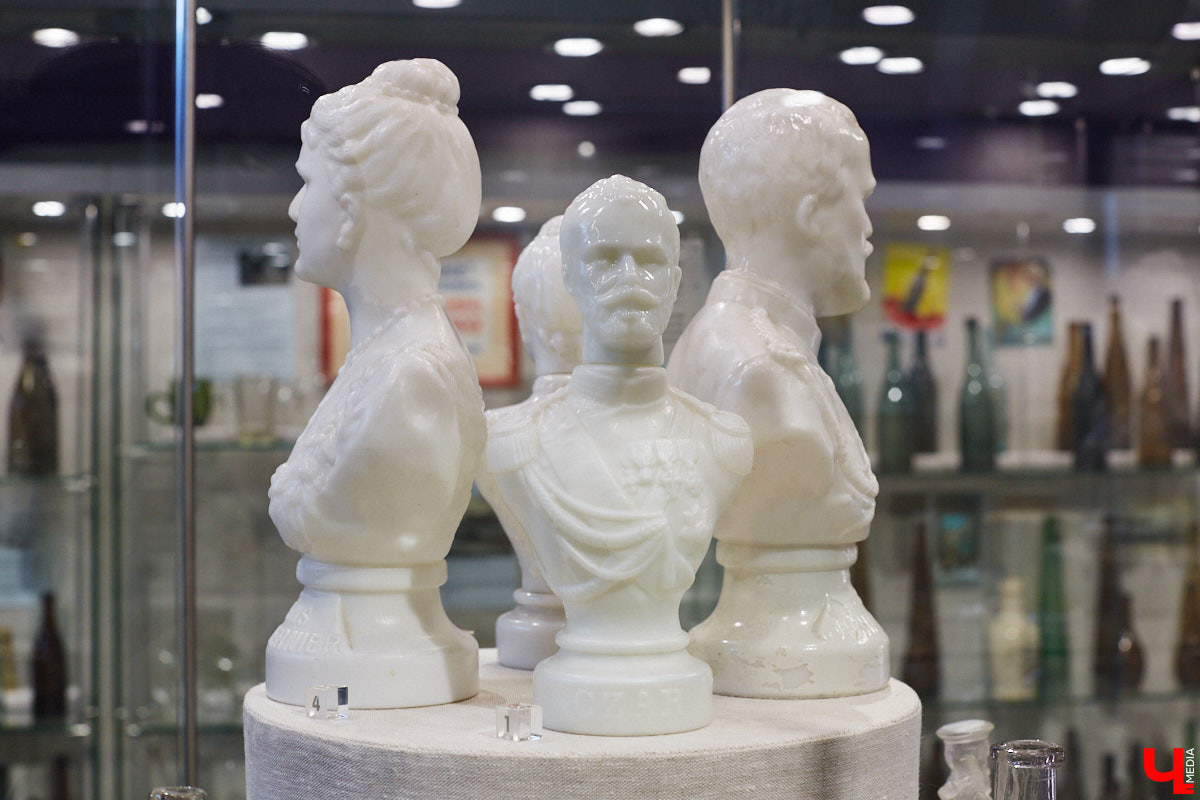 Вы когда-нибудь задумывались, сколько загадок может таить обычная стеклянная бутылка или конфетница? В Суздале есть место, где эти тайны оживают, — музей «Время и стекло». Посетителей ждут сотни удивительных историй, благодаря чему экскурсия превращается в увлекательное путешествие по векам.