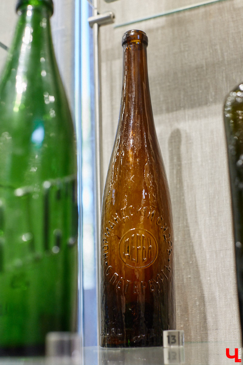 Вы когда-нибудь задумывались, сколько загадок может таить обычная стеклянная бутылка или конфетница? В Суздале есть место, где эти тайны оживают, — музей «Время и стекло». Посетителей ждут сотни удивительных историй, благодаря чему экскурсия превращается в увлекательное путешествие по векам.