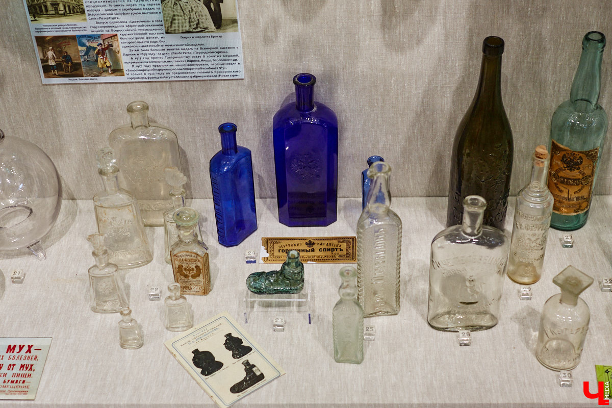 Вы когда-нибудь задумывались, сколько загадок может таить обычная стеклянная бутылка или конфетница? В Суздале есть место, где эти тайны оживают, — музей «Время и стекло». Посетителей ждут сотни удивительных историй, благодаря чему экскурсия превращается в увлекательное путешествие по векам.